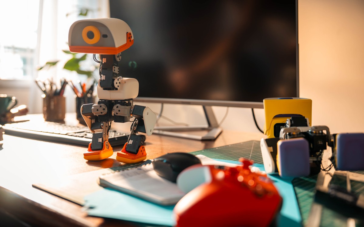 Hugging Face представила робота-утку Microduck за $399 с обучением через RL