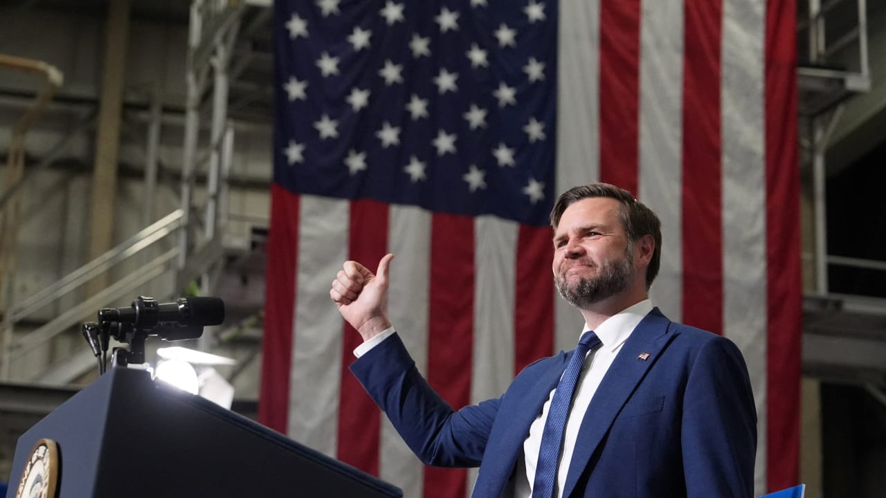 Вице-президент США Вэнс назвал руководство Ирана «по-настоящему безумным»